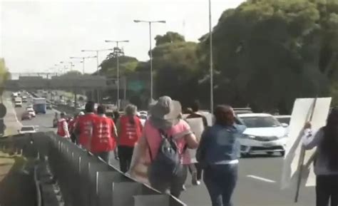 Jornada De Piquetes Levantaron El Corte En El Puente Pueyrred N Y En