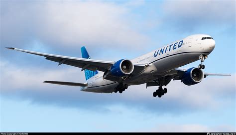 N2352U United Airlines Boeing 777 300ER Photo By KirkXWB ID 1486463