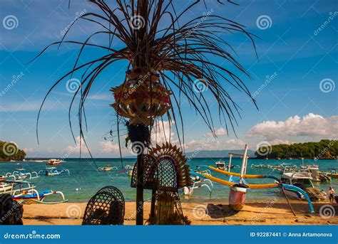 Playa De Padangbai Isla Indonesia De Bali El Puerto Con Los Barcos Y