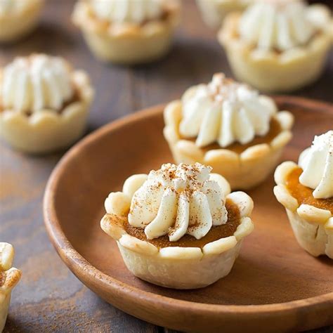 Mini Pumpkin Pies | Lil' Luna