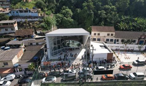 Comunidades Do Viradouro E Uni O Em Niter I Recebem Obras De