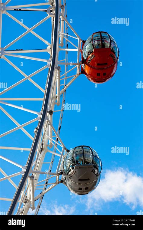 London Eye capsule Stock Photo - Alamy