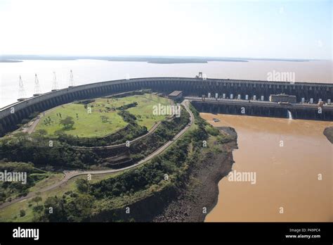 FOZ DO IGUAÇU PR 08 08 2015 HIDRELÉTRICA DE ITAIPÚ Vista aérea da