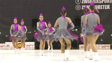 Majorettes SZYK Konopiska Mażoretki baton basic scena junior