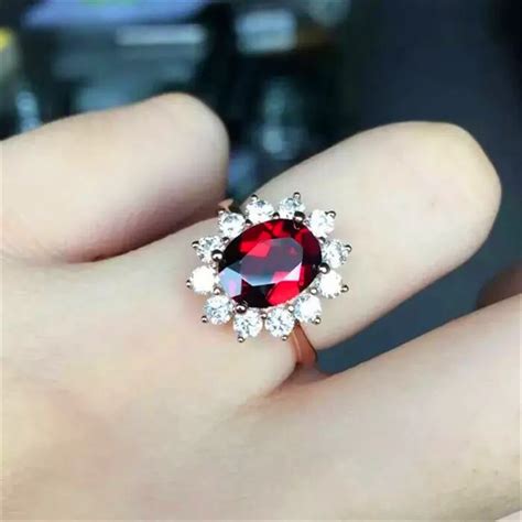 Genuíno vermelho granada 6 8mm solitaire anéis para mulher oval corte