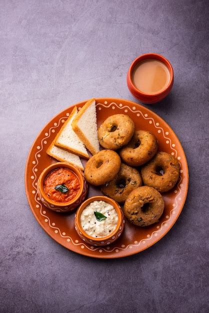 Premium Photo Instant Leftover Bread Medu Vada Served With Chutney