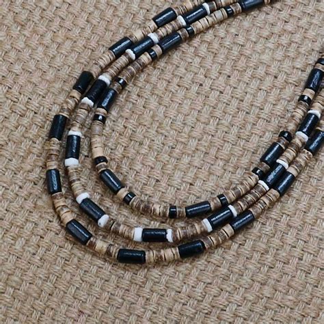 Un Très Beau Collier En Bois Pour Homme Tout En Bois