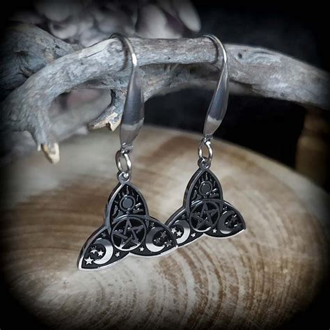 Boucles D Oreilles Triple Lune Wiccan Et Pentagramme Acier Argent