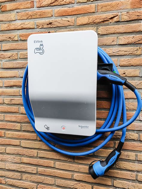 Pourquoi Installer Des Bornes De Recharge Au Domicile De Vos