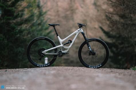 YT CAPRA 29 Comp 2020 Im Test Move Bit H Get Out The Way ENDURO