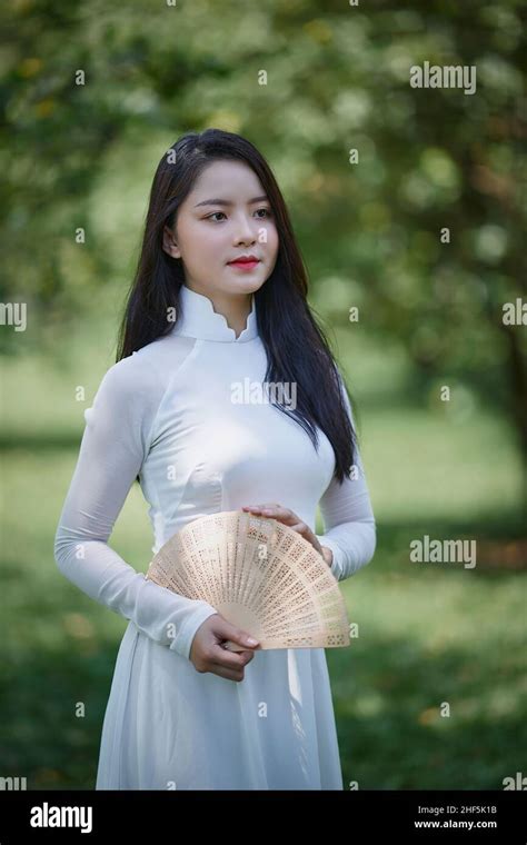 Ciudad Ho Chi Minh Vietnam Mujeres Retrato En El Blanco Ao Dai