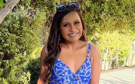 Mindy Kaling Flaunts Her Slimmed Down Figure In Blue Swimsuit