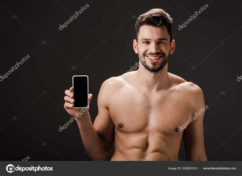 Sonriente Sexy Hombre Desnudo Mostrando Tel Fono Inteligente Con