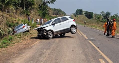 Mulher fica gravemente ferida após colisão entre veículos na TO 201