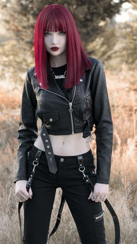 Pin By Kamel On Projets à Essayer In 2020 Goth Outfits Hot Goth