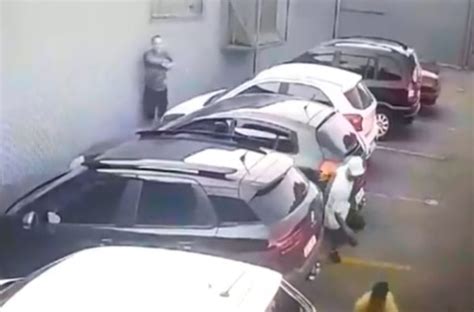 Vídeo PM de folga atira e mata assaltante durante roubo de carro