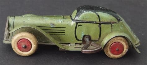 VINTAGE LINDSTROM WIND-UP TOY CAR