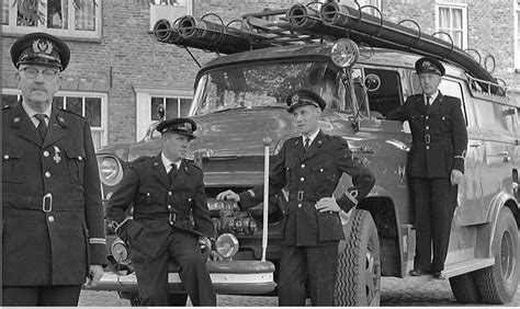 Bestand Nieuwe Brandweerwagen Op De Vismaekrt Ca 1959