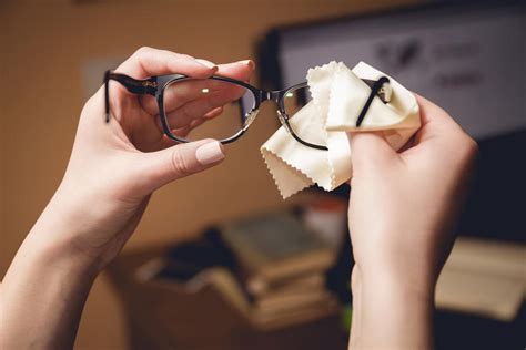 El Sencillo Truco Para Limpiar Tus Lentes Sin Da Arlos