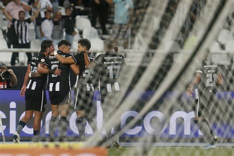 Apresentador Refuta Lideran A Por Acaso Do Botafogo Quem Ganha