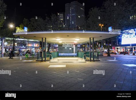 Nacht Bahnhof Hi Res Stock Photography And Images Alamy