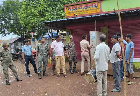 Jamshedpur Rural घाटशिला पुलिस ने नक्सली पुष्पा महतो के घर चस्पा किया