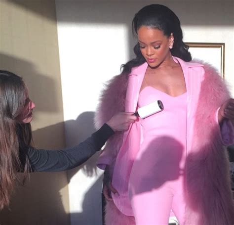 Rihanna Premi Re G Rie Noire De Dior Rihanna Fashion Riri