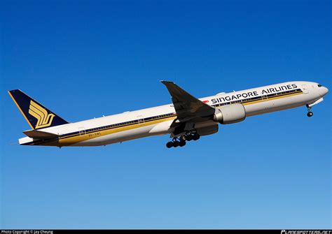 9V SWL Singapore Airlines Boeing 777 312 ER Photo By Jay Cheung ID