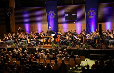 Schüler aus drei Gymnasien sorgen für Big Band Sound in der Stadthalle