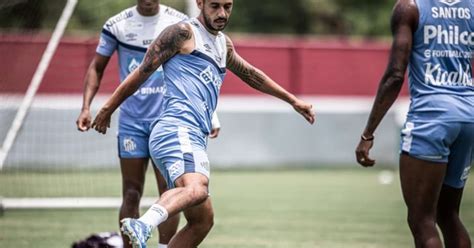 Treino Do Santos Marcelo Fernandes Faz Testes No Meio Campo