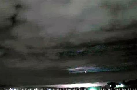 Imagens Impressionantes meteoro bólido cai e explode sobre o mar na