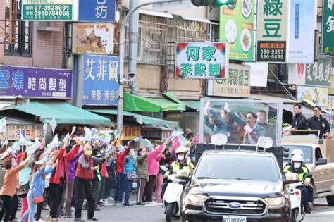 蕭美琴合體李昆澤車掃 展現超高人氣