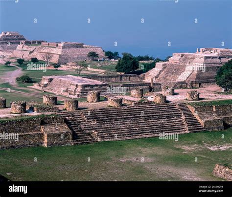 Zona Arqueol Gica De Monte Alb N Oaxaca M Xico Fotograf A De Stock