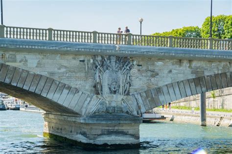 Beautiful Statue of Pont Des Invalides Bridge Editorial Stock Image ...