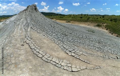 Volcanes De Lodo Rumano Vulcanii Noroiosi De Berca En Ruman A Es Un