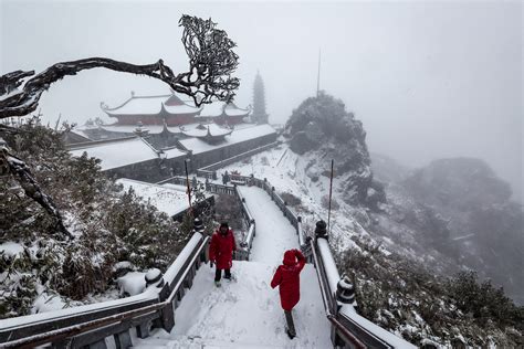 Snow blankets Mount Fansipan