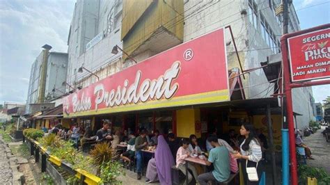 Sensasi Wisata Kuliner Di Bakso President Malang Makan Bakso Sambil