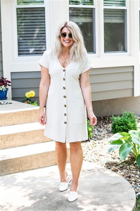 Beige Linen Dress with White Mules. | Le Stylo Rouge