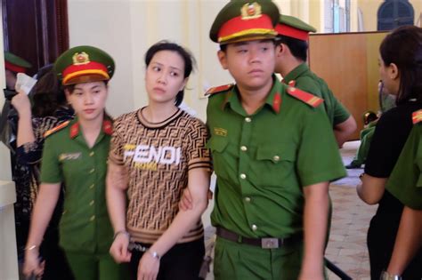 Hot girl Ngọc Miu chất vấn ngược lại kiểm sát viên tại toà