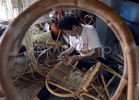 Kerajinan Rotan Lampung Mulai Bangkit Antara Foto