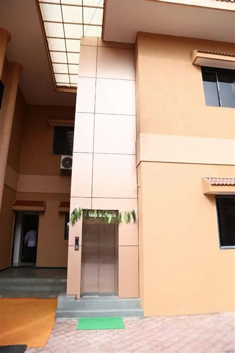 Residential Outdoor Lift