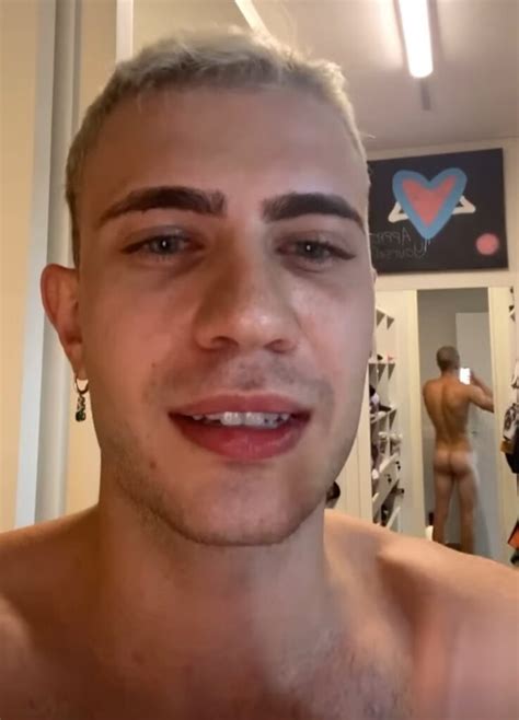 Influencer L O Picon Pelado E Mostrando Quase Tudo Todos Famosos Nus