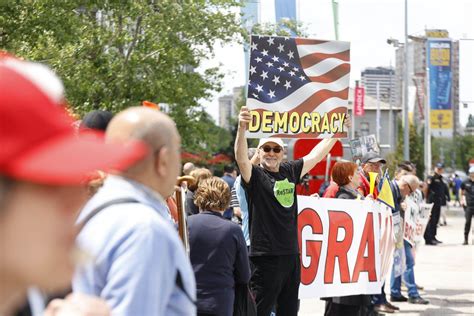 Zanimljive Poruke Sa Protesta Amerikanci Mi Smo Bosanci BosnaInfo