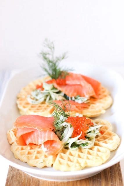 Herzhafte Waffeln Mit Meerrettich Lachs Keta Kaviar Und Fenchelsalat