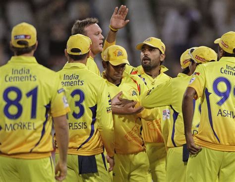 Chennai Super Kings celebrate a wicket | ESPNcricinfo.com