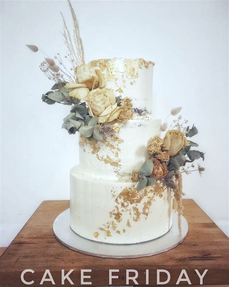 Wedding Cake Gold Leaf Gold Leaf Cakes White And Gold Wedding Cake Floral Wedding Cake