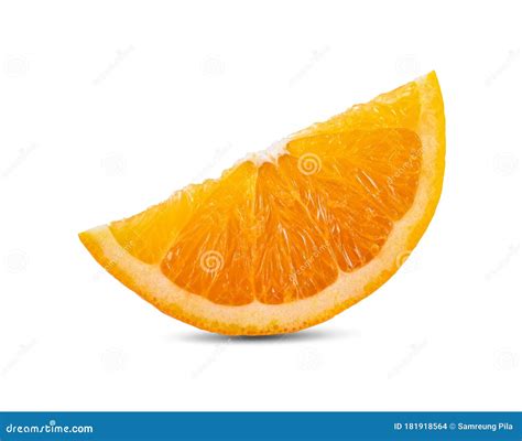 Aislamiento De Trozos De Fruta Naranja Sobre Fondo Blanco Foto De