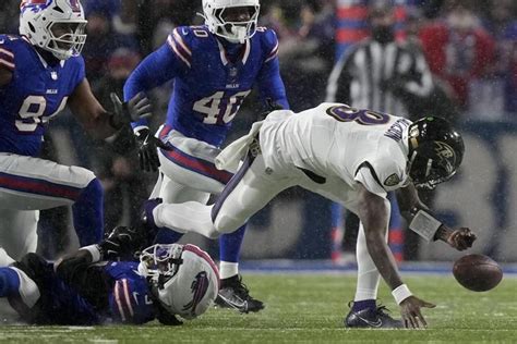 Josh Allen Scores 2 Tds Bills Force 3 Turnovers To Beat Ravens 27 25 And Reach Afc Title Game