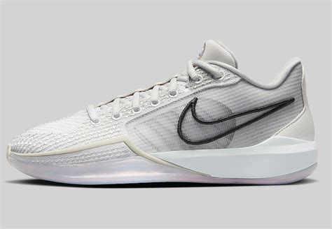 Nike Sabrina Photon Dust Fq