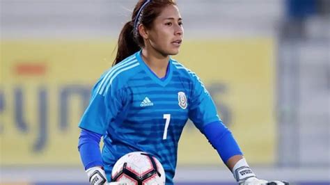 Orgullosamente Mexicana Cecilia Santiago Se Une Al Chucky Lozano Y Es